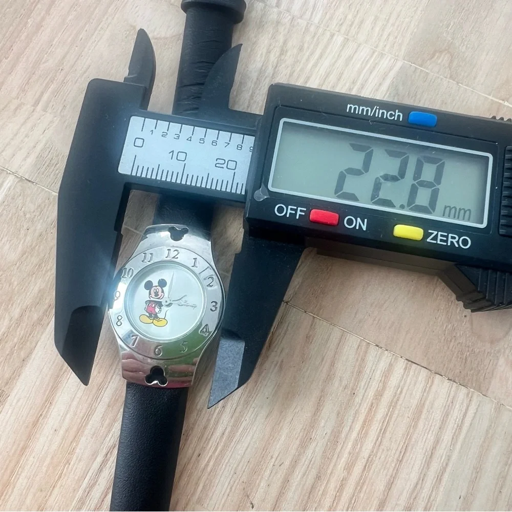SII Seiko Disney Mickey Mouse black leather watch NEW BATTERY